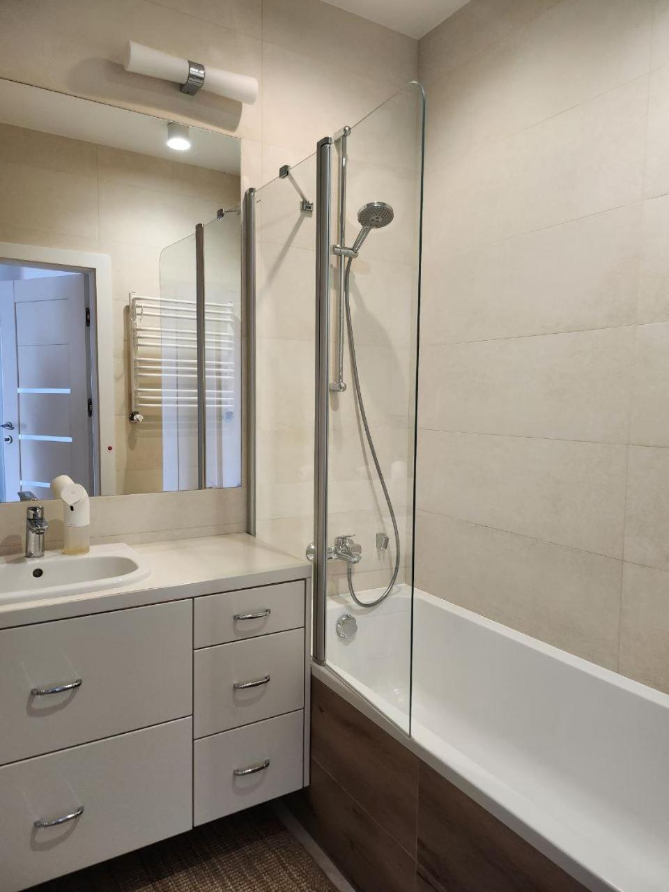 Chopin Airport Apartments Warsaw Ngoại thất bức ảnh
